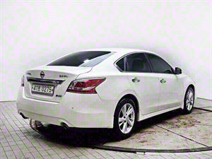 Nissan Altima - Vista 8