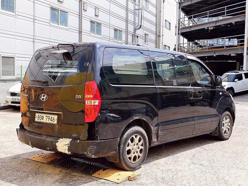 HYUNDAI Starex - Vista 7