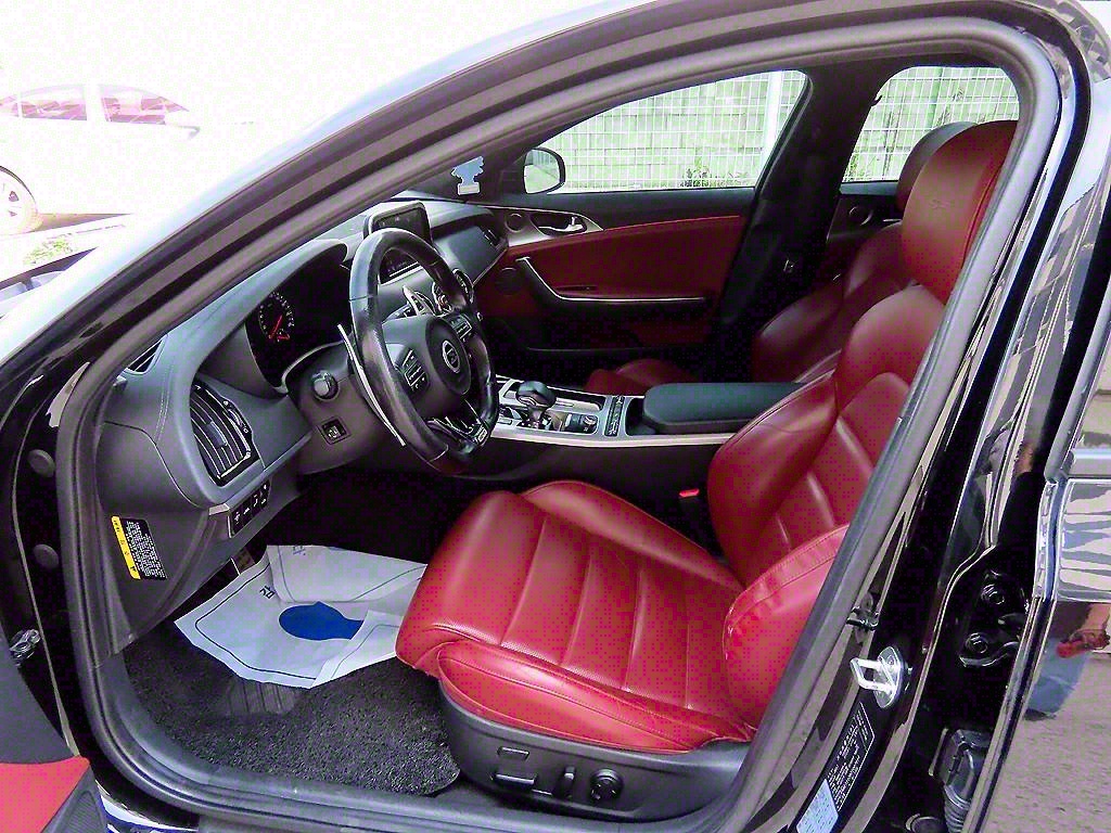 KIA Stinger - Vista 5