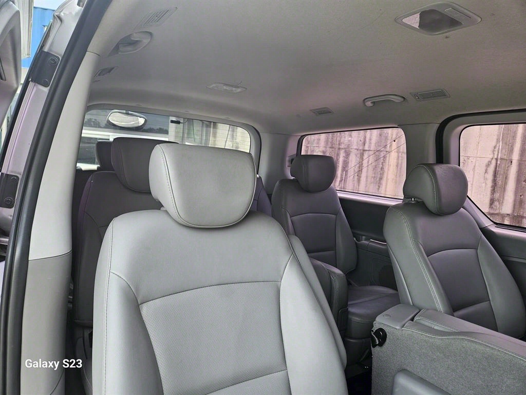 HYUNDAI Starex - Vista 7