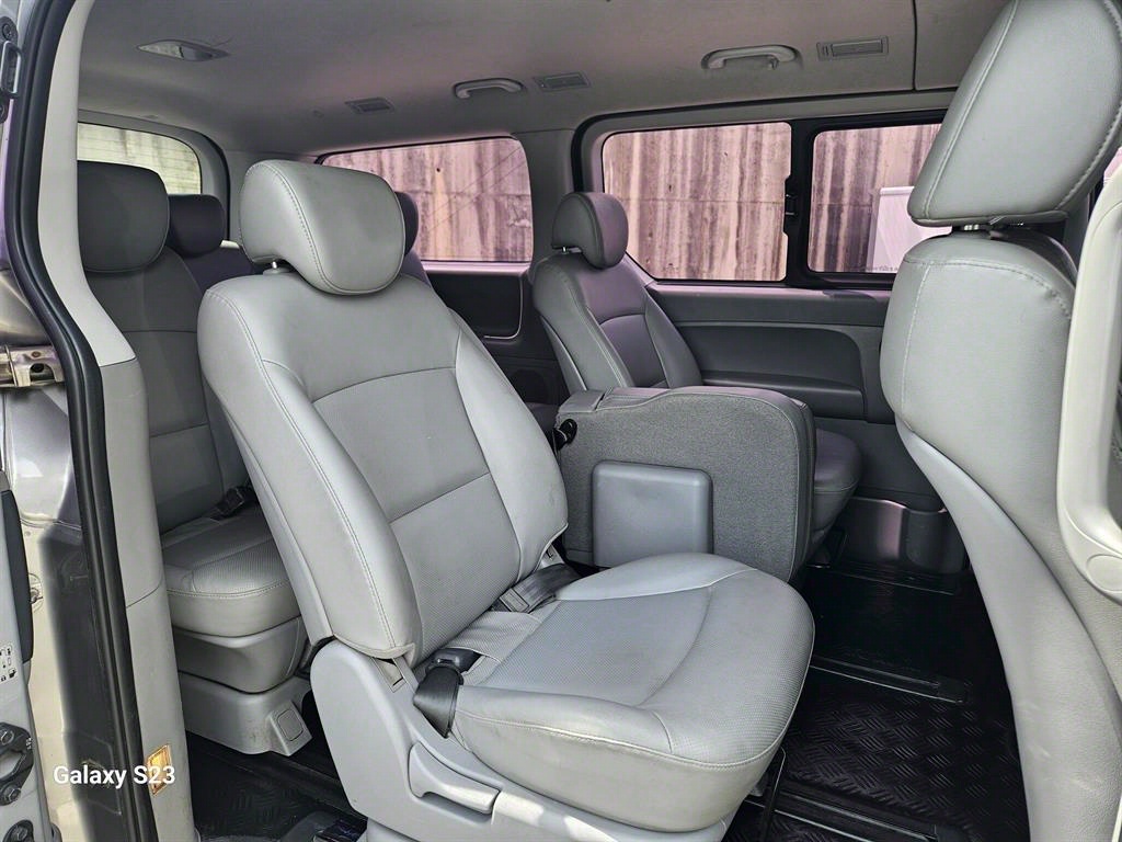 HYUNDAI Starex - Vista 8