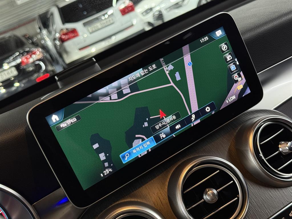 Mercedes Benz GLC Class - Vista 8