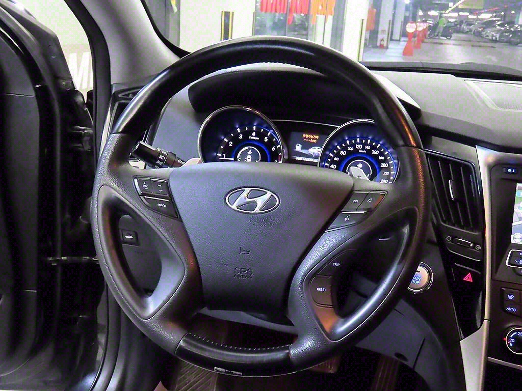 HYUNDAI Sonata - Vista 8