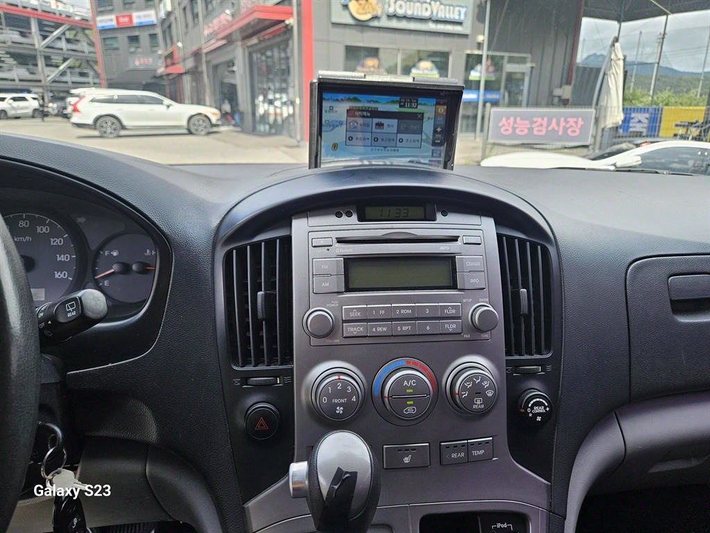 HYUNDAI Starex - Vista 12