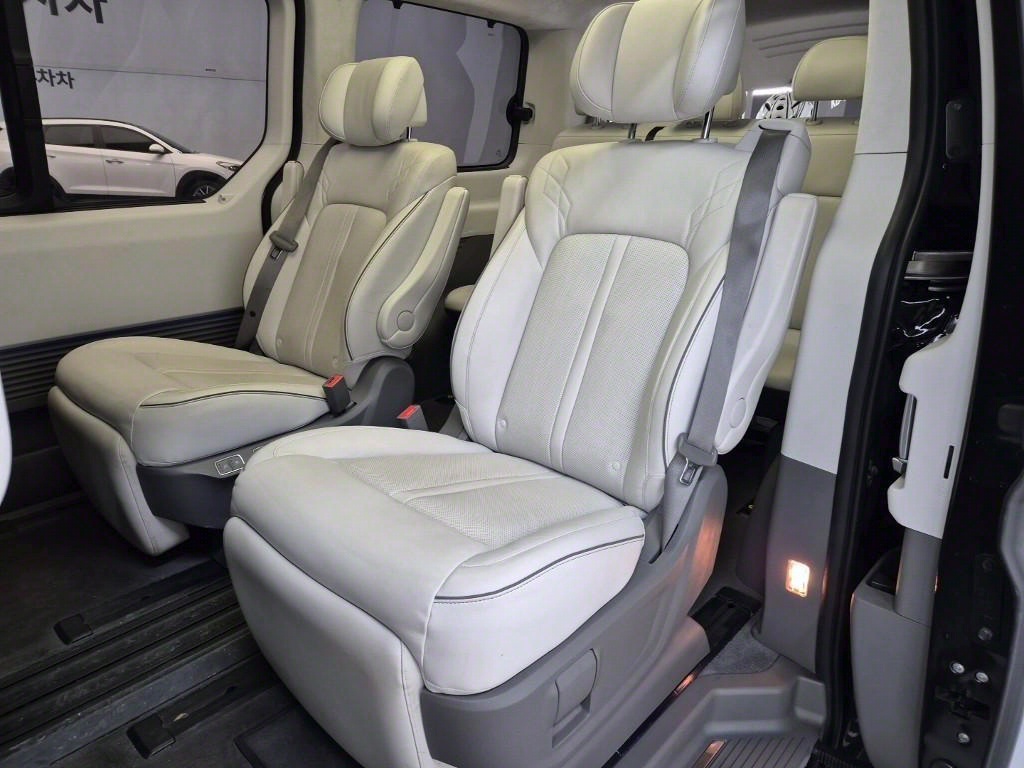 HYUNDAI Staria - Vista 12