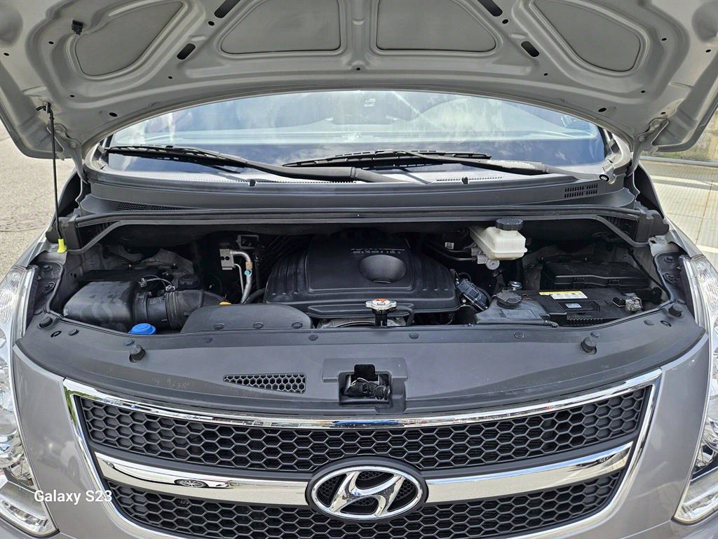 HYUNDAI Starex - Vista 9