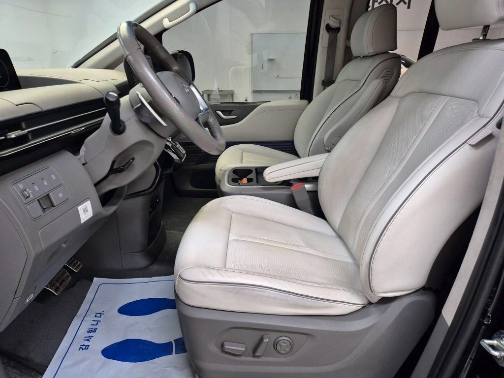 HYUNDAI Staria - Vista 11