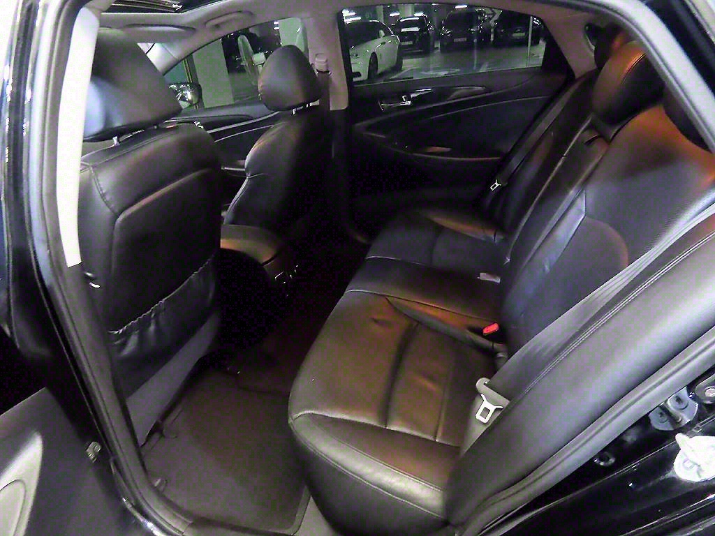 HYUNDAI Sonata - Vista 7