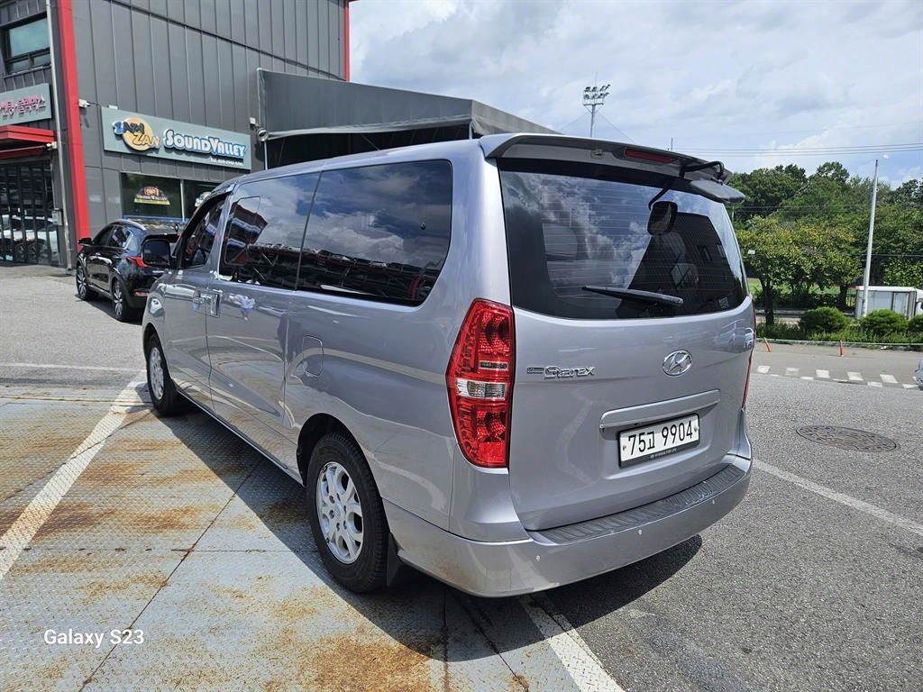 HYUNDAI Starex - Vista 4