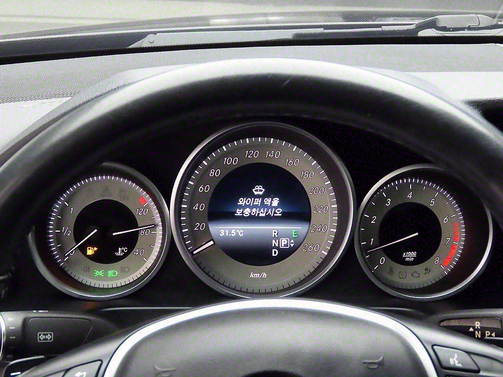 Mercedes Benz E class - Vista 5