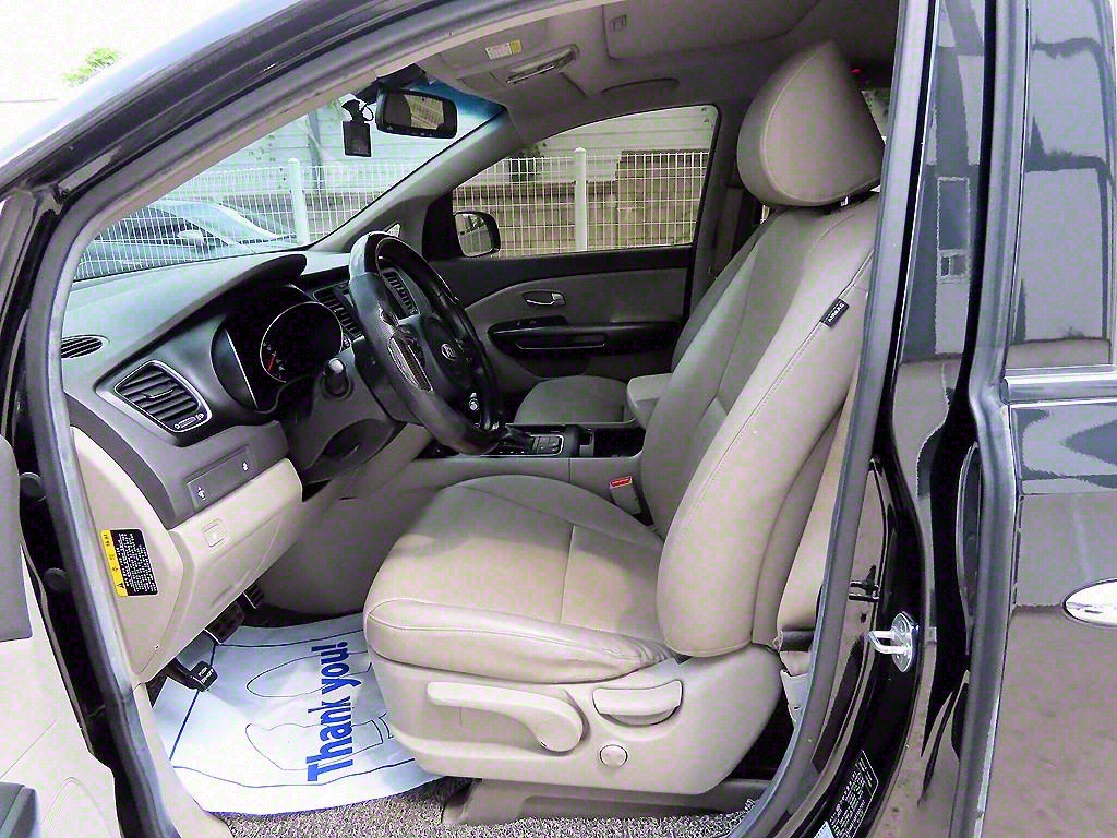 KIA Carnival - Vista 5