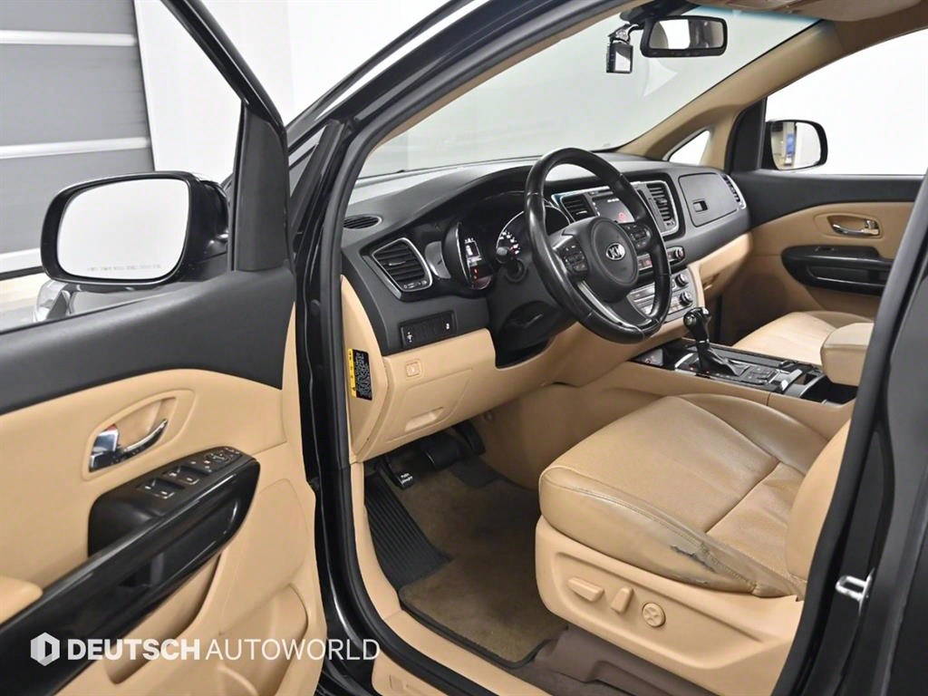 KIA Carnival - Vista 11