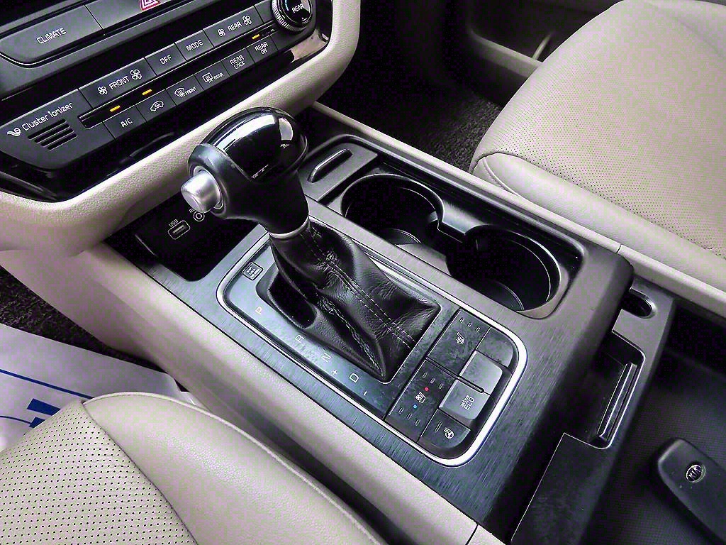 KIA Carnival - Vista 11