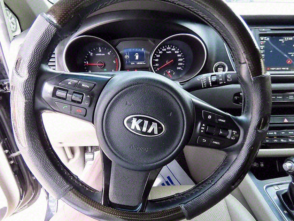 KIA Carnival - Vista 9