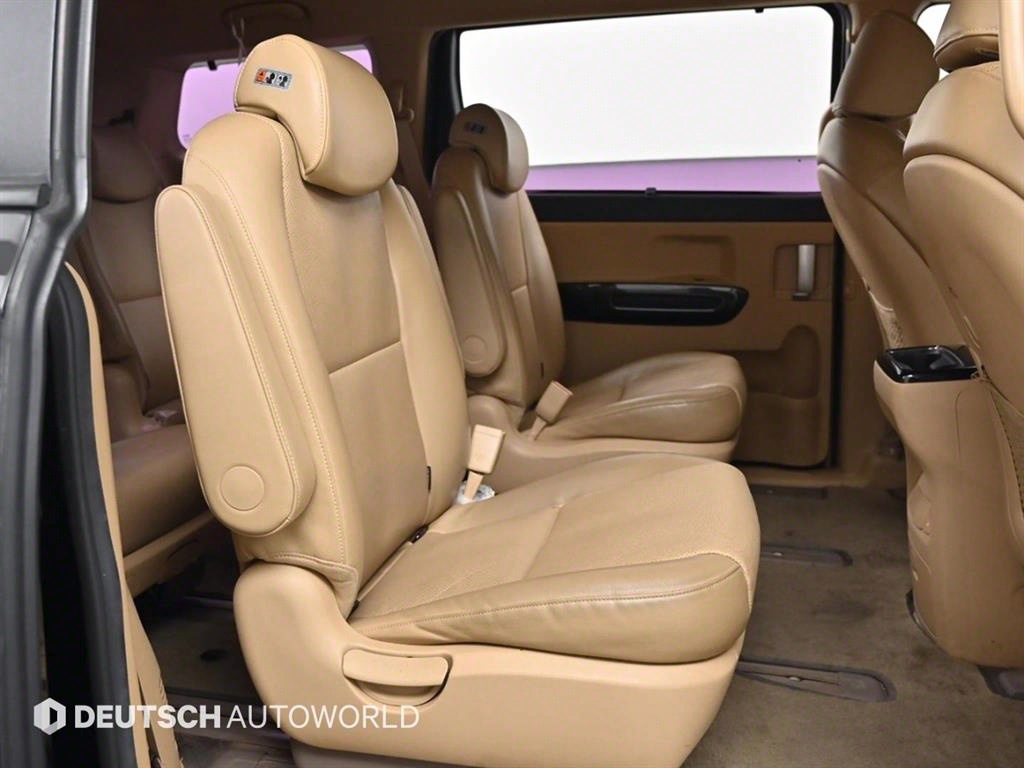 KIA Carnival - Vista 12