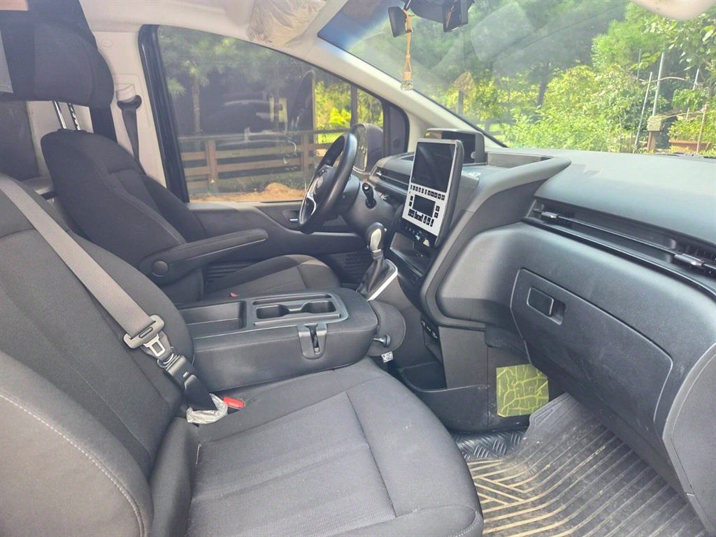 HYUNDAI Staria - Vista 5