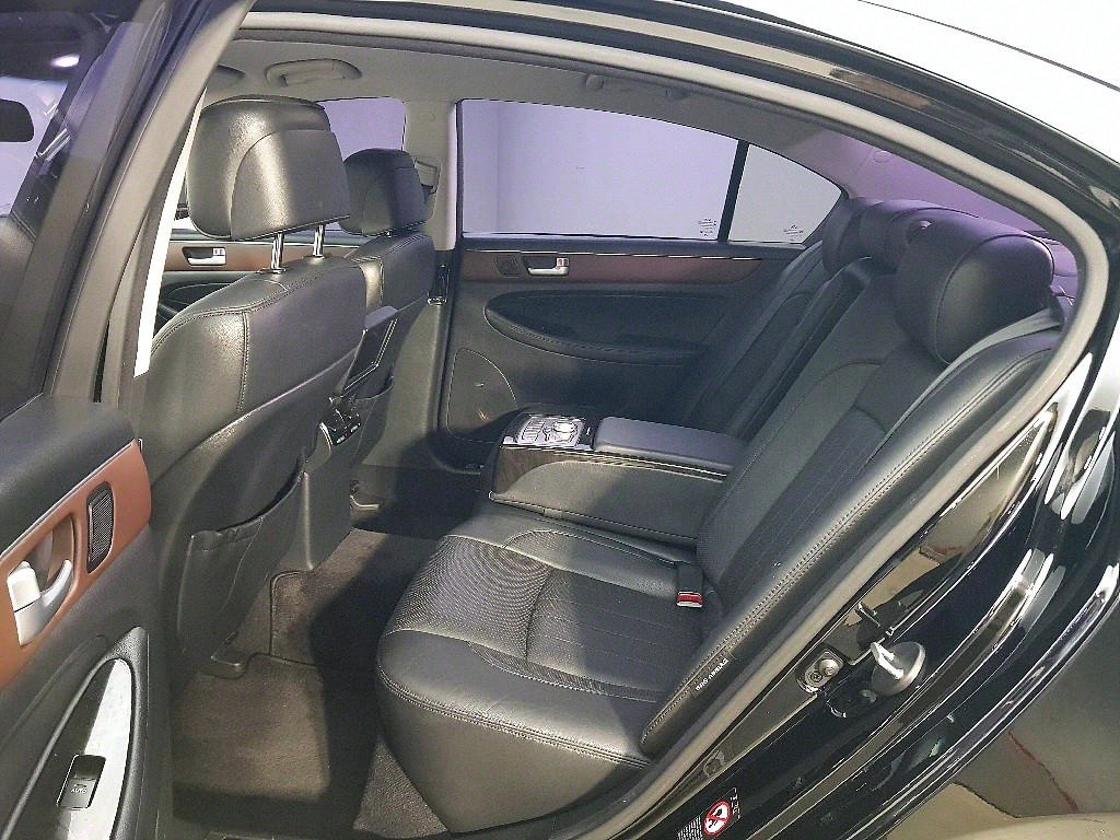 HYUNDAI Genesis - Vista 9