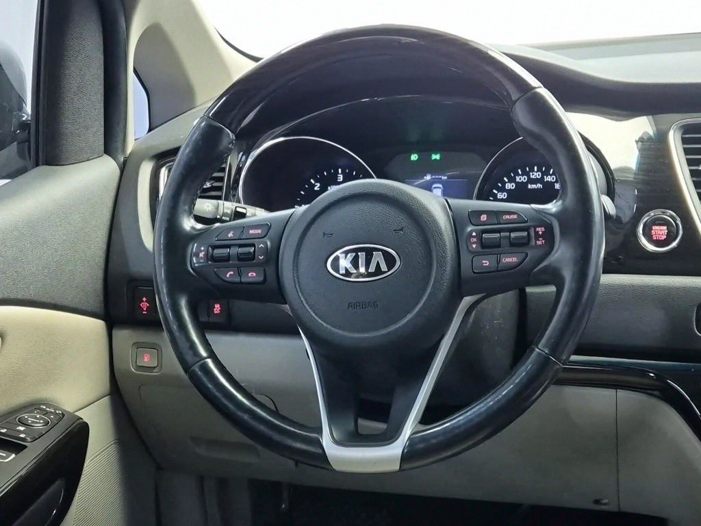 KIA Carnival - Vista 9