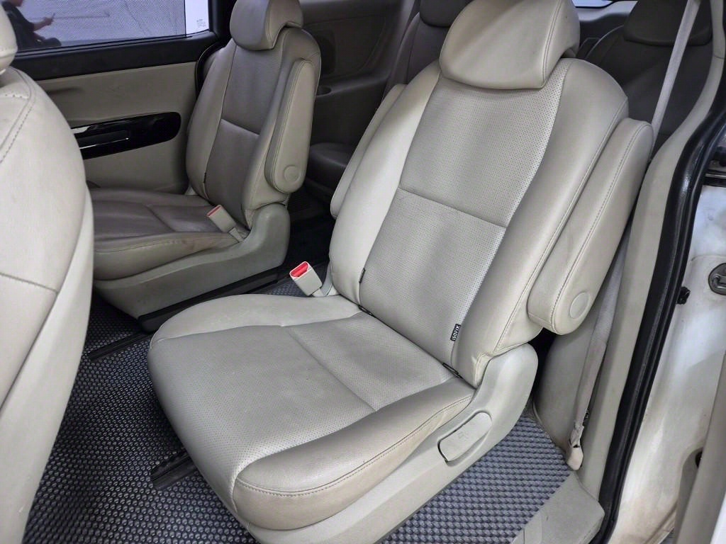 KIA Carnival - Vista 12