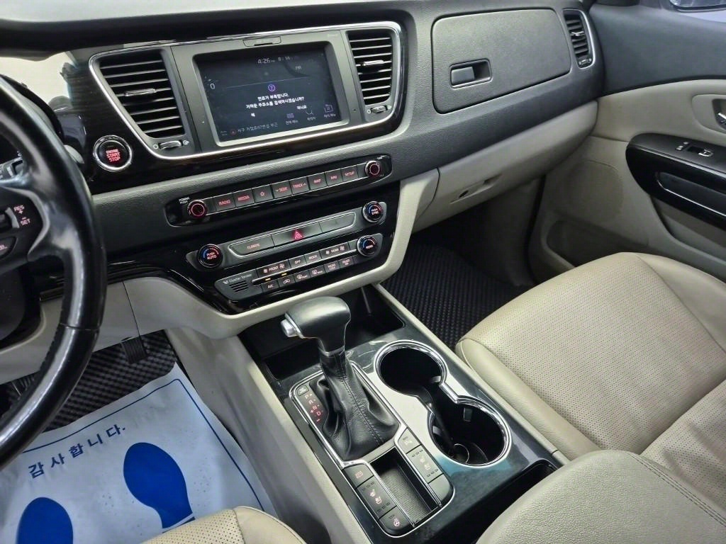 KIA Carnival - Vista 10