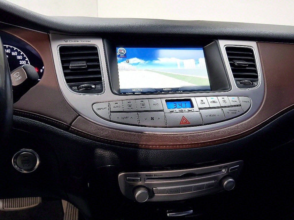 HYUNDAI Genesis - Vista 11