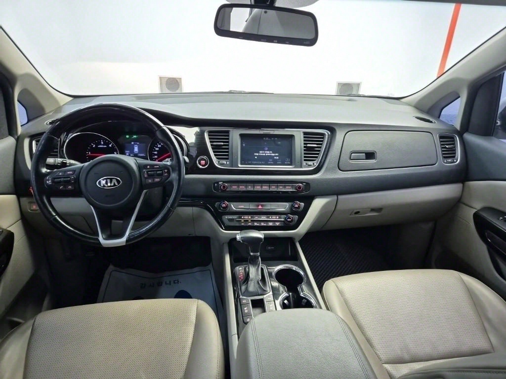 KIA Carnival - Vista 7