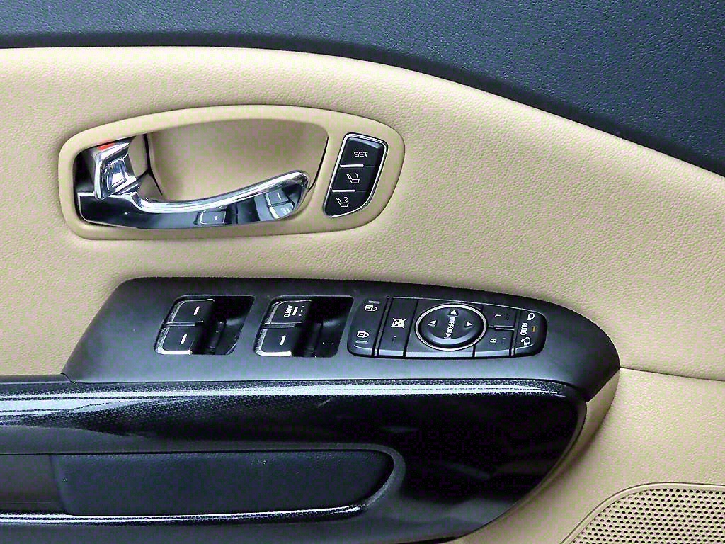 KIA Carnival - Vista 10