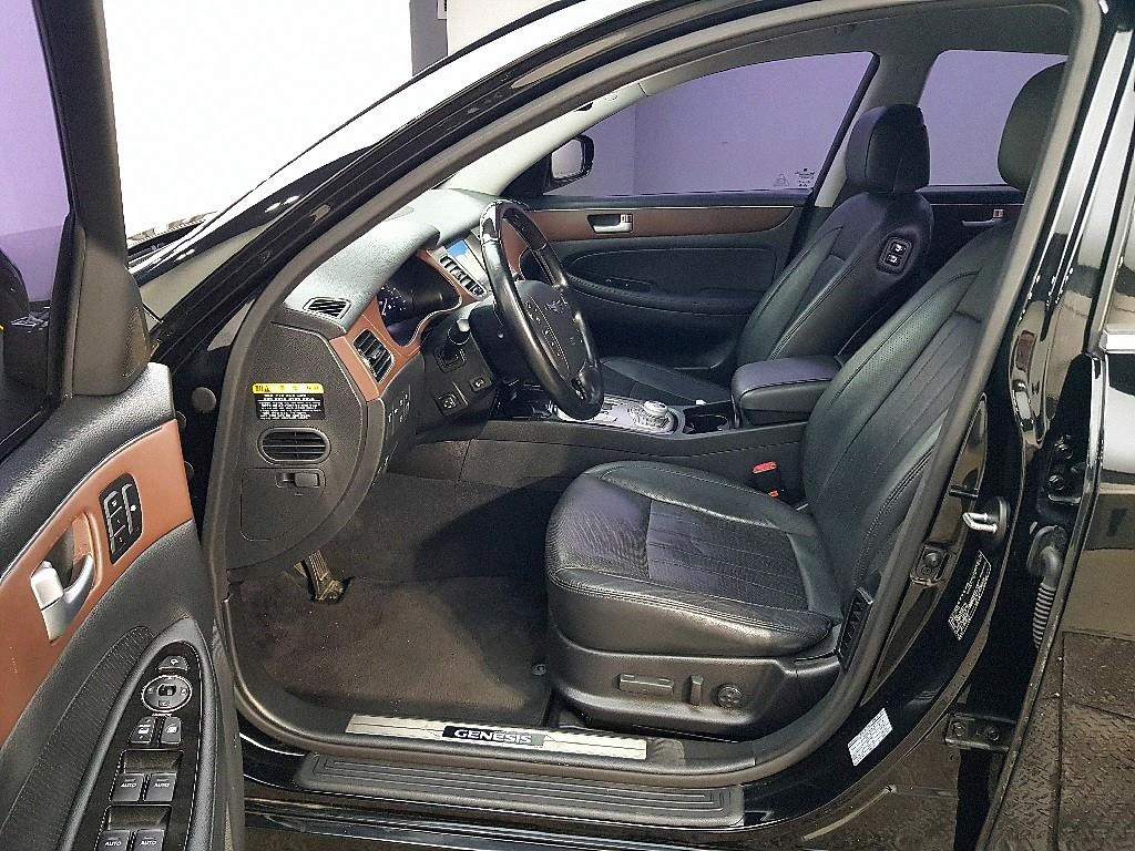 HYUNDAI Genesis - Vista 8