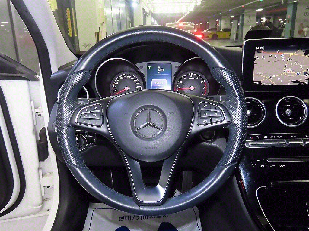 Mercedes Benz C Class - Vista 8