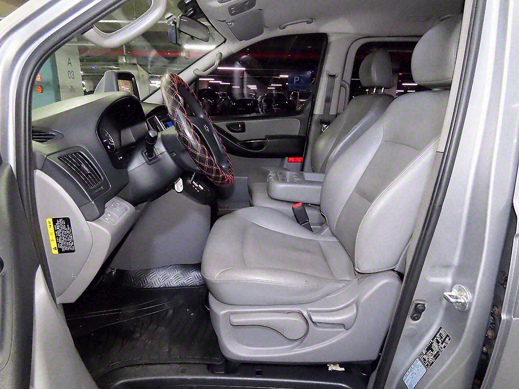 HYUNDAI Starex - Vista 6