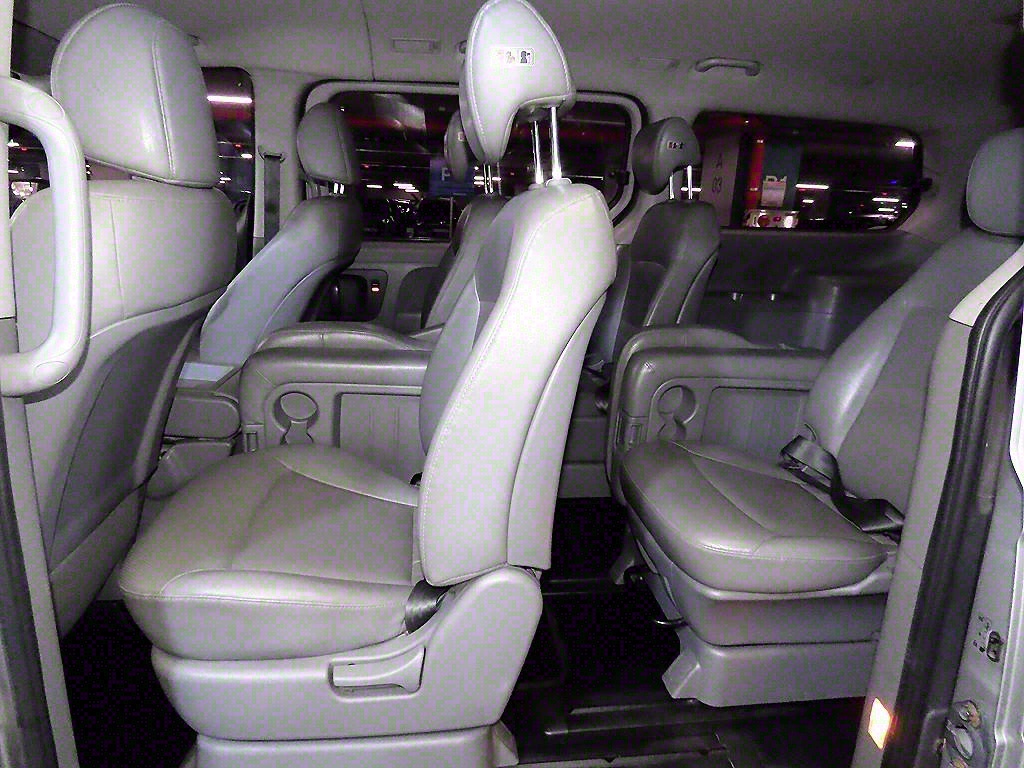 HYUNDAI Starex - Vista 7