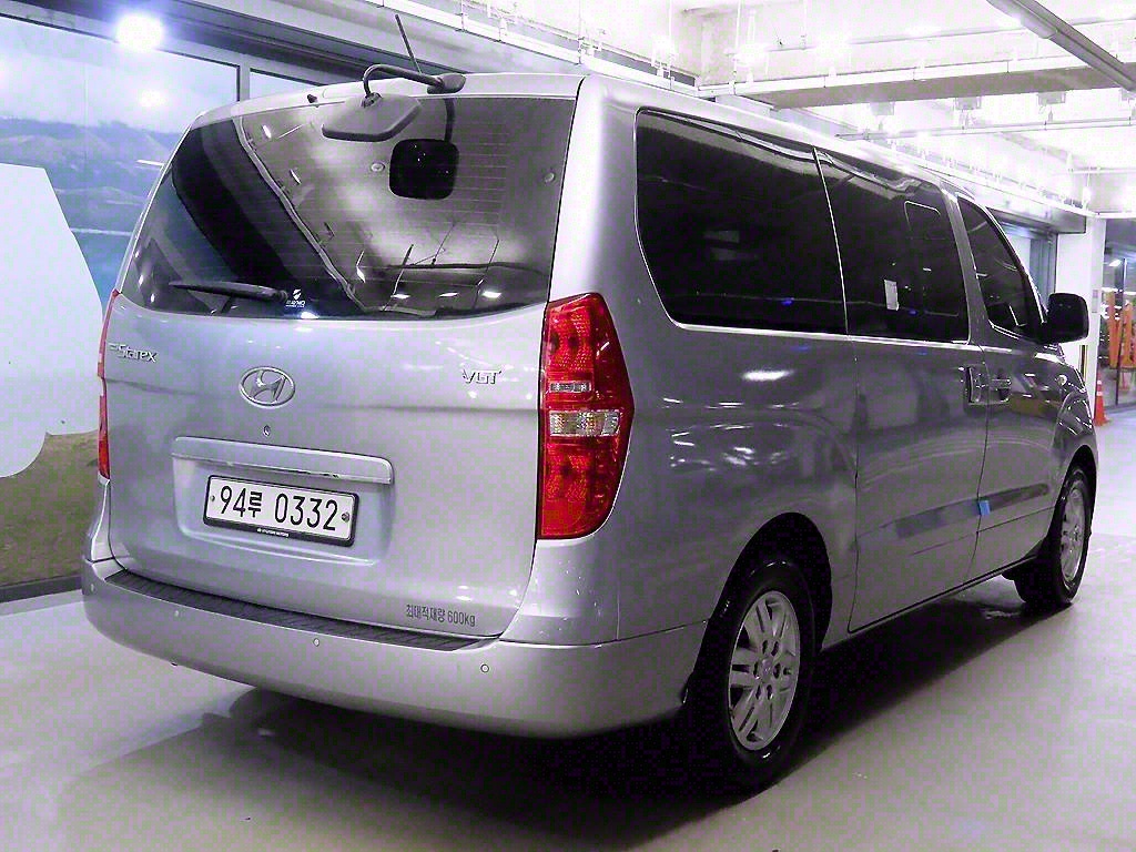 HYUNDAI Starex - Vista 4