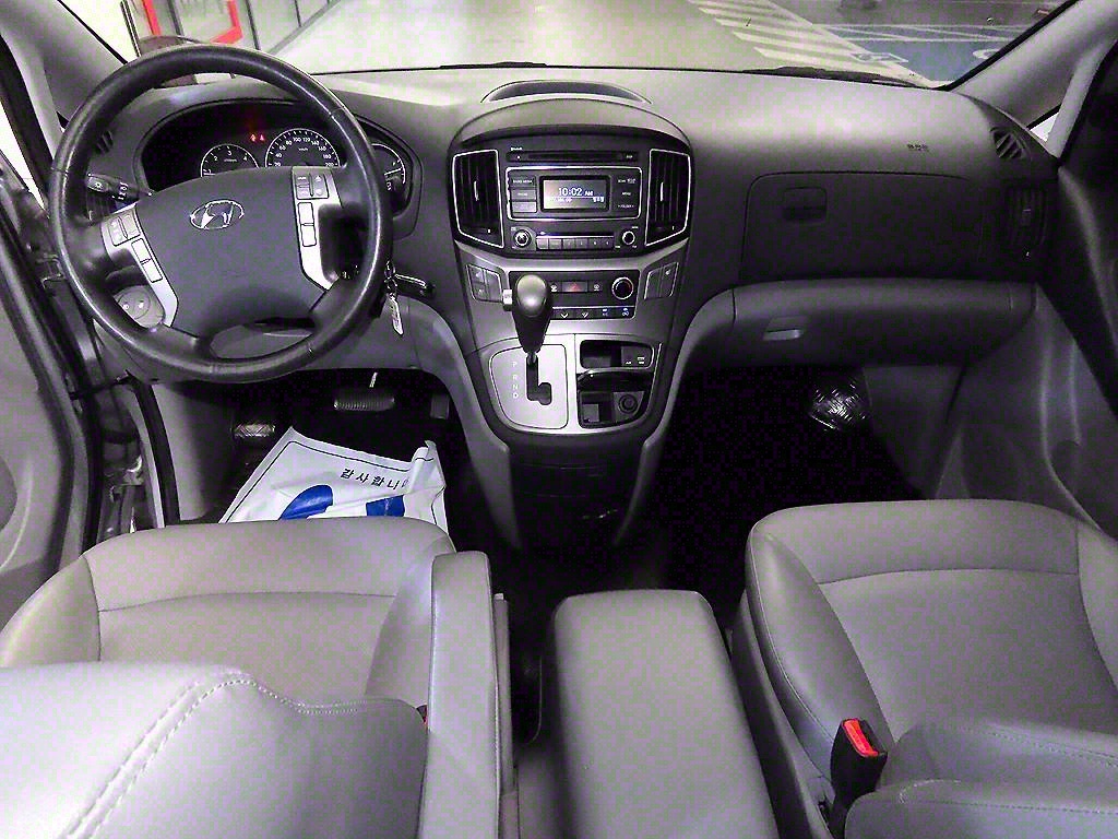 HYUNDAI Starex - Vista 10