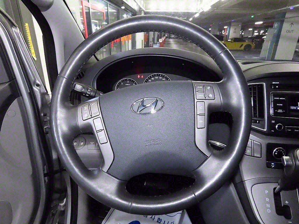 HYUNDAI Starex - Vista 8