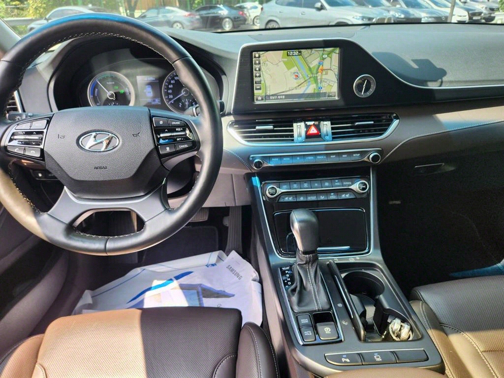 HYUNDAI Grandeur - Vista 10