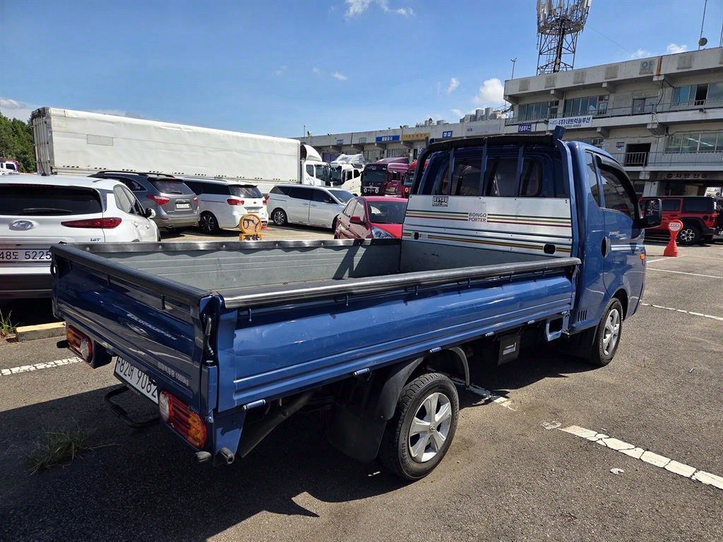 HYUNDAI Porter - Vista 6