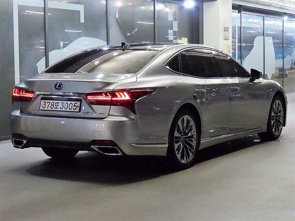 Lexus LS - Vista 4
