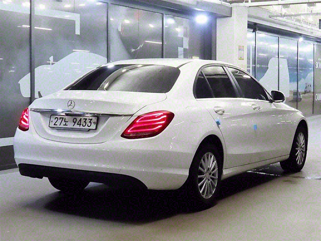 Mercedes Benz C Class - Vista 4