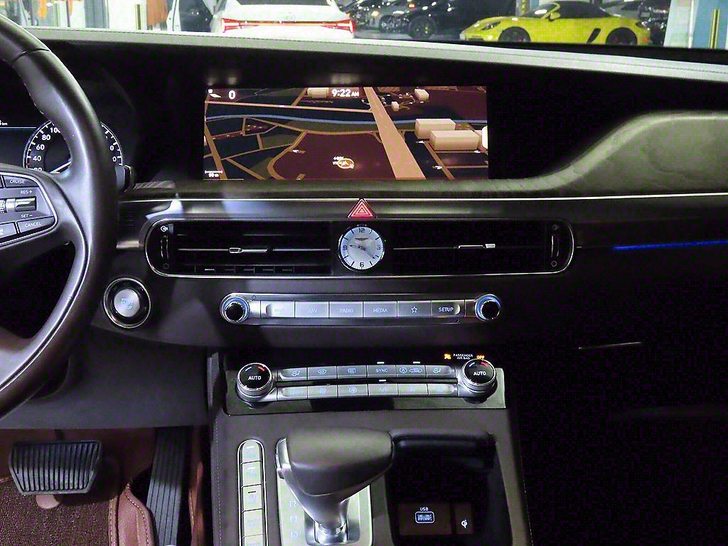 Genesis G90 - Vista 11