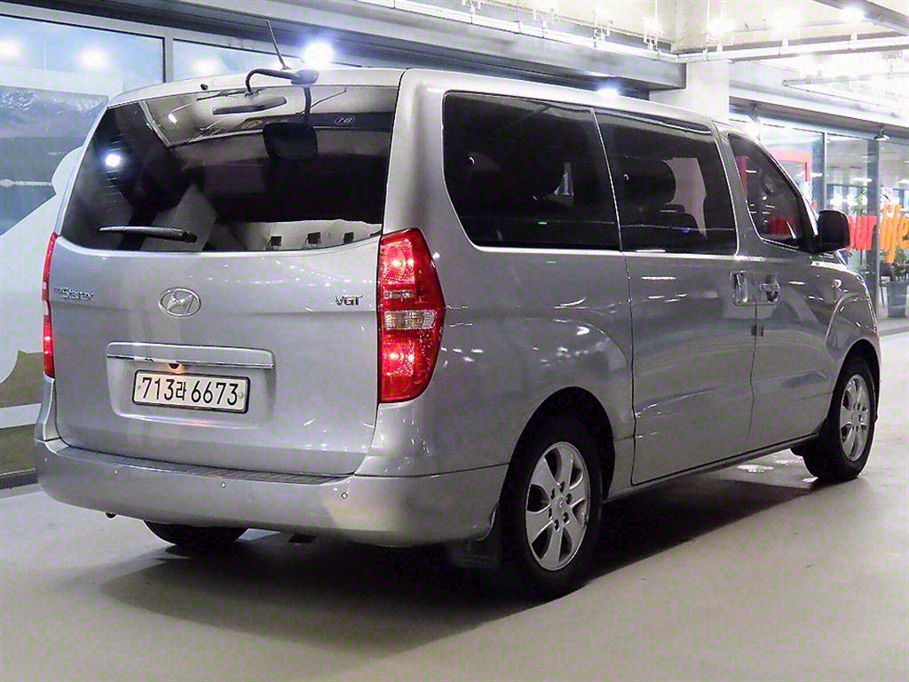 HYUNDAI Starex - Vista 4