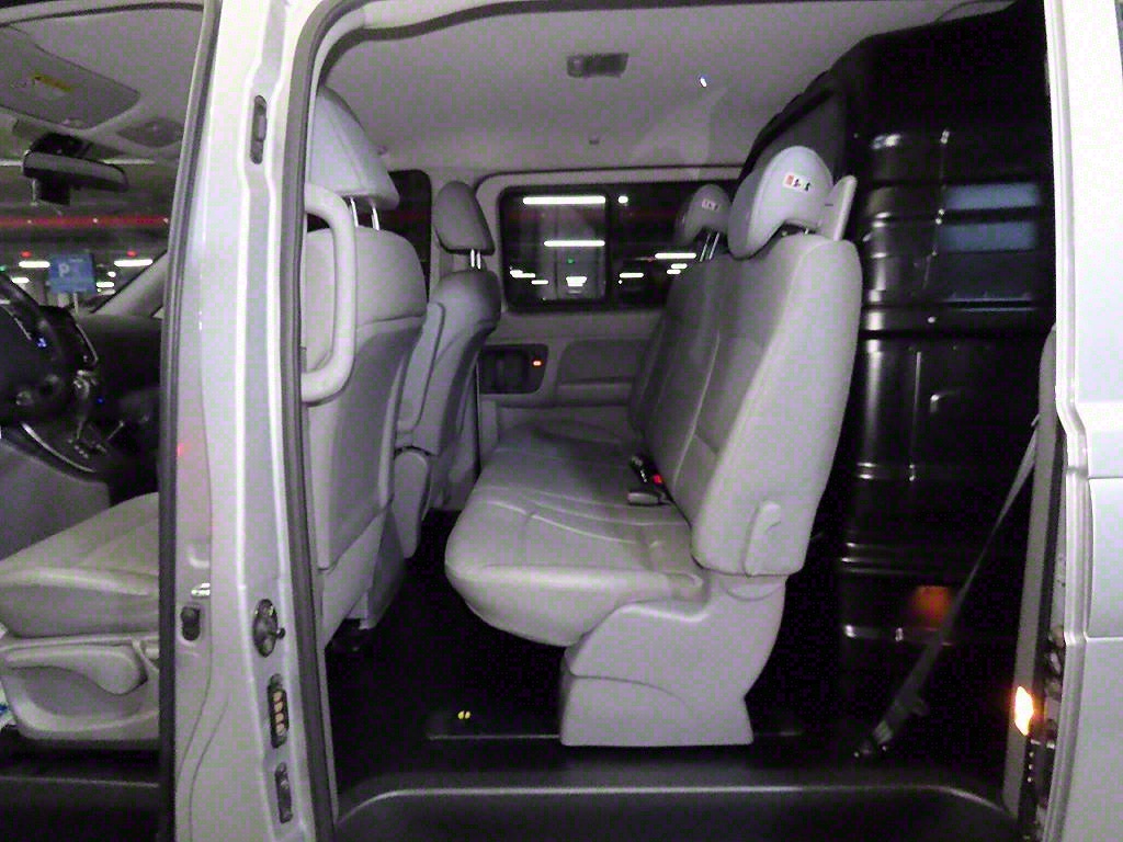 HYUNDAI Starex - Vista 7