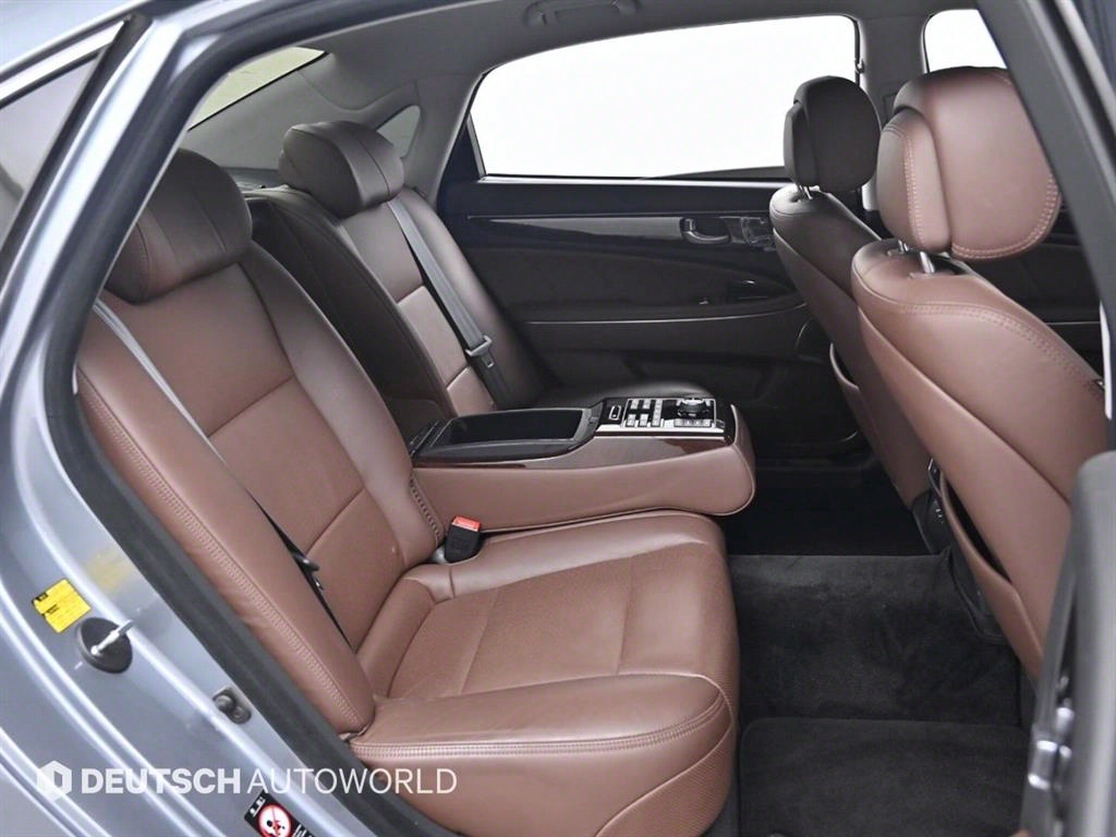 HYUNDAI Equus - Vista 12