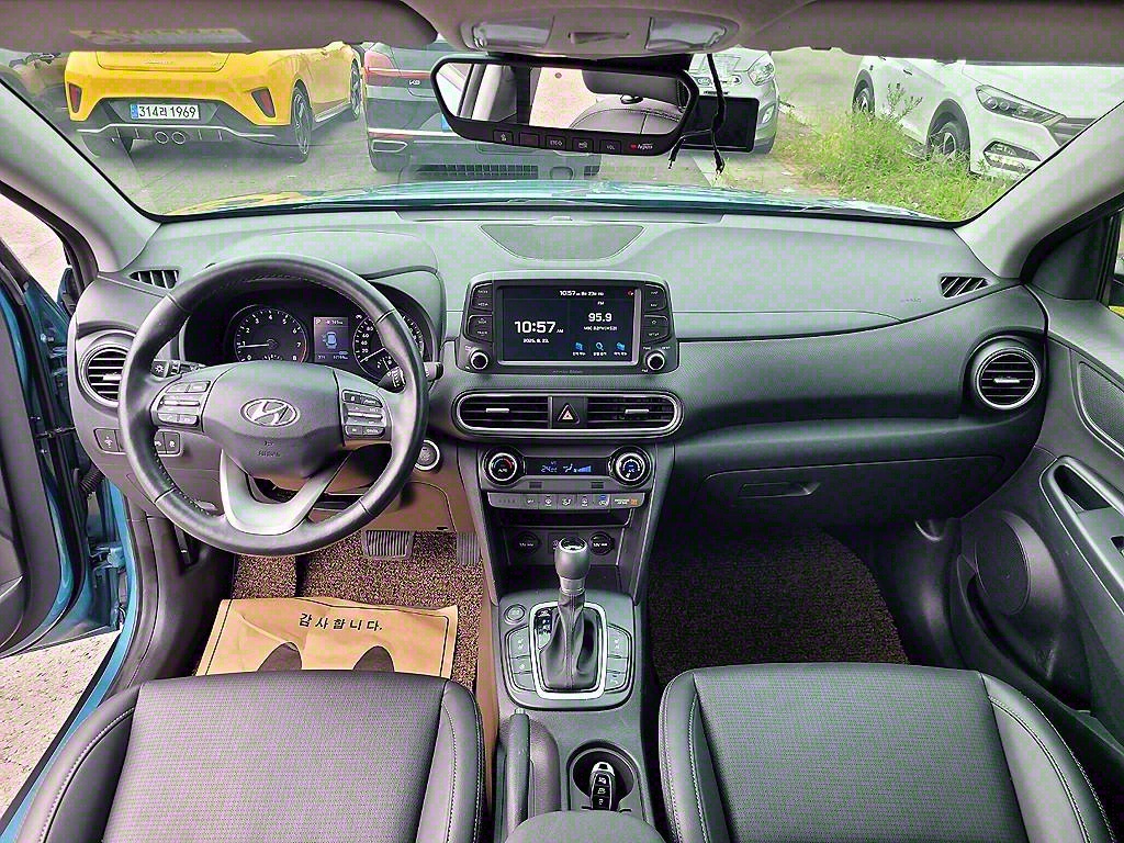 HYUNDAI Kona - Vista 5