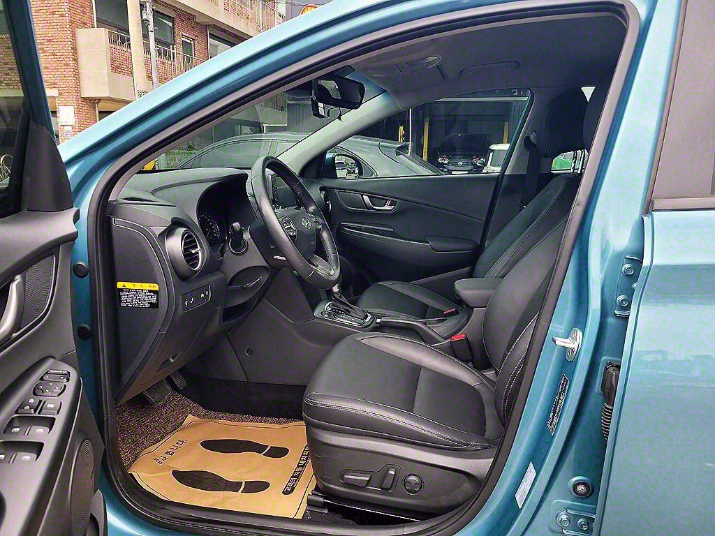 HYUNDAI Kona - Vista 6