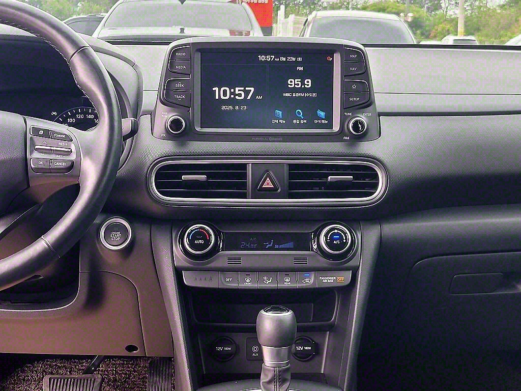 HYUNDAI Kona - Vista 10