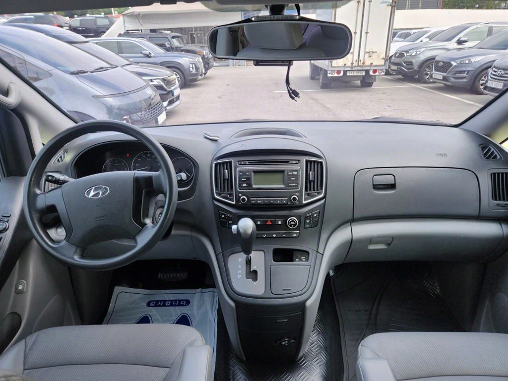 HYUNDAI Starex - Vista 7