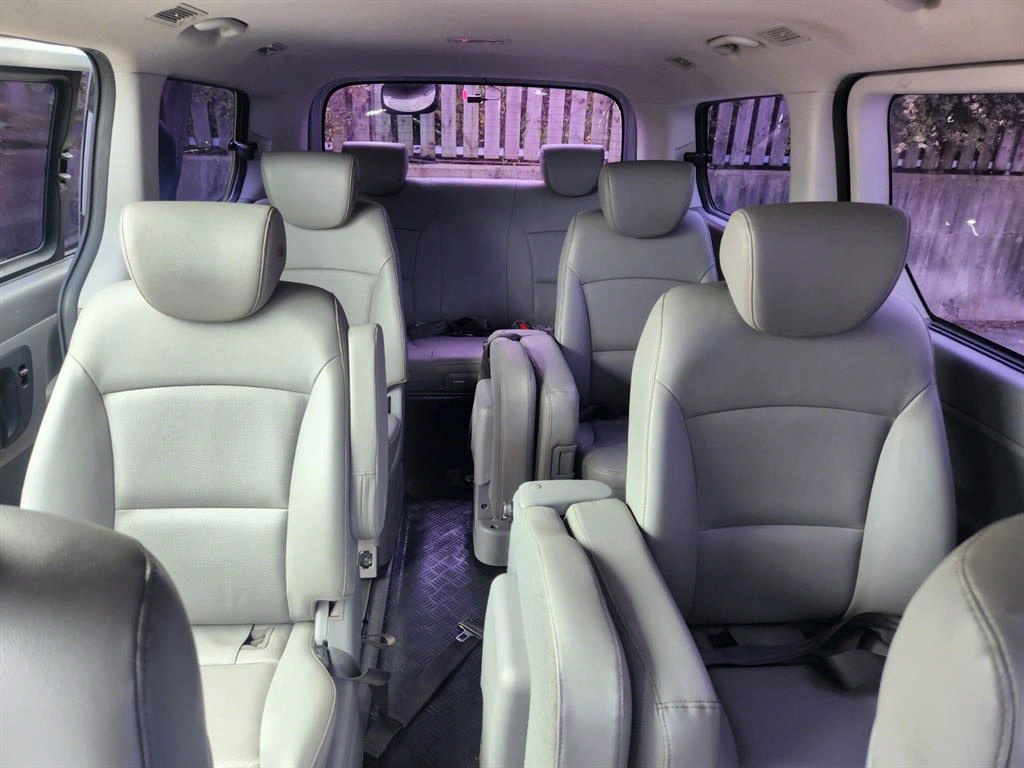 HYUNDAI Starex - Vista 10