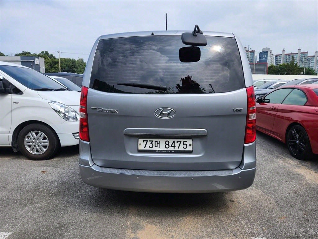 HYUNDAI Starex - Vista 4