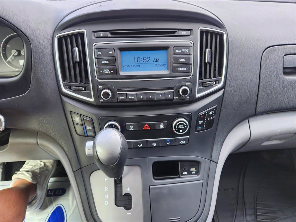 HYUNDAI Starex - Vista 8