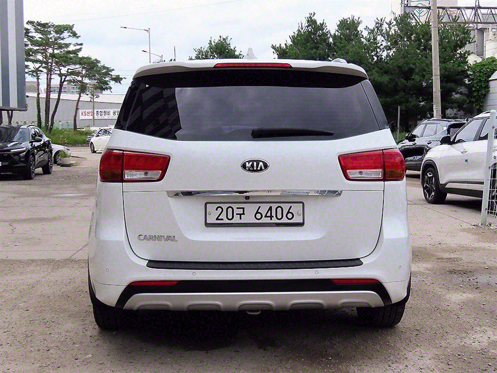 KIA Carnival - Vista 4